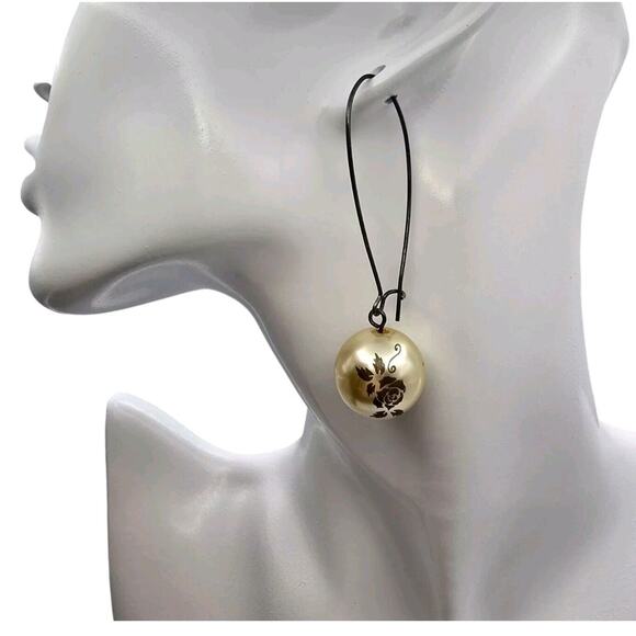 Pierced Chunky Beaded Earrings Imitation Pearl Black Floral Motiff Long Wire - Picture 1 of 8